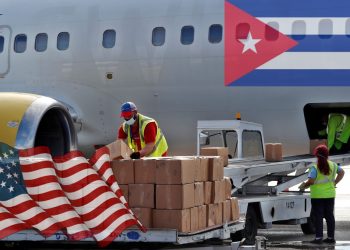 EEUU entrega donativo a Cuba con más de 18 mil libras de atún, medicinas y alimentos
