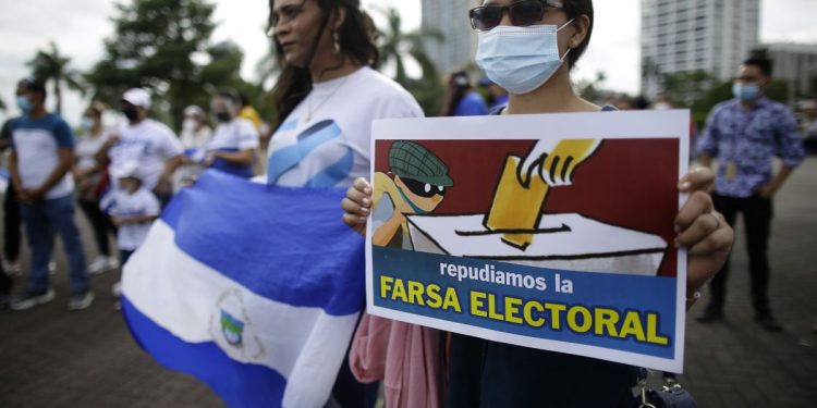 Nicaragüenses en Panamá repudian "farsa" y dicen que Ortega "compite solo"