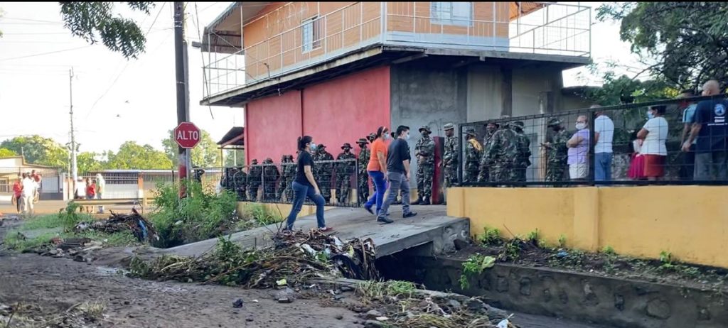 Simpatizantes de Ortega y militares, los primeros votantes este 7 de noviembre. Desconocen a los «rivales» del dictador