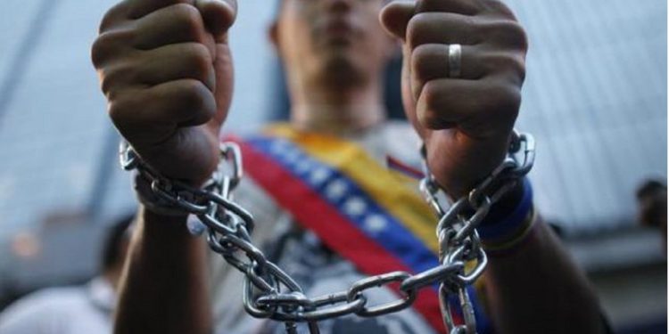 Un adolescente entre los 251 presos políticos de Venezuela según ONG