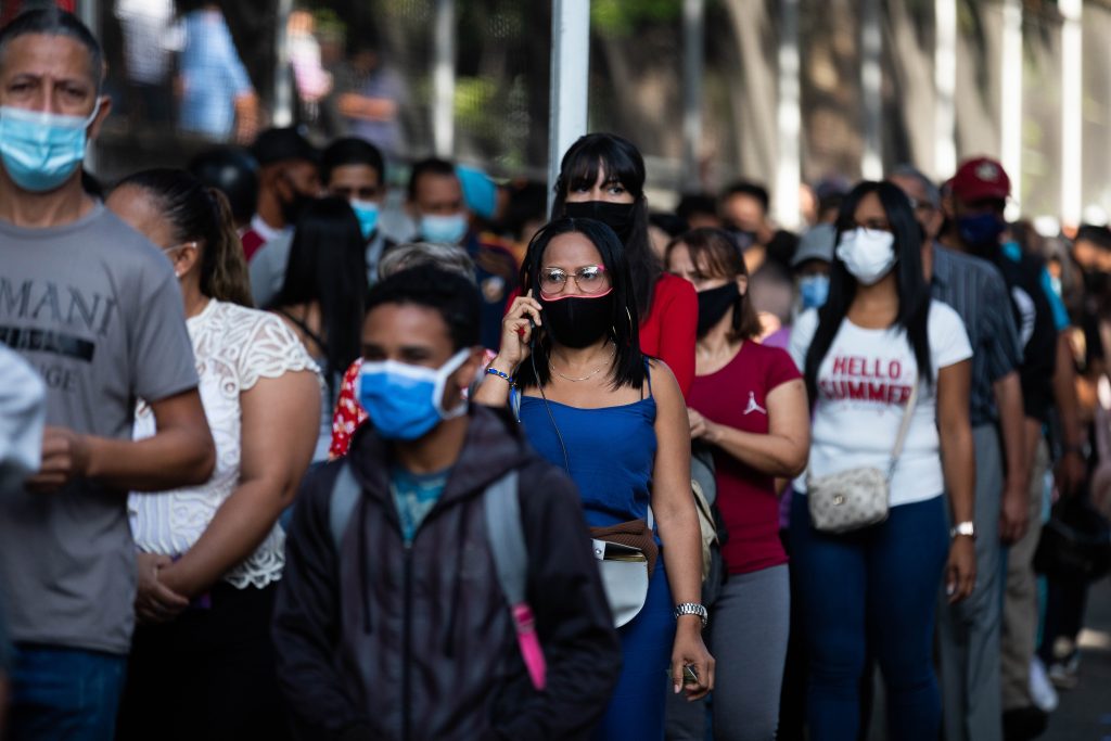 Venezuela desprotegida ante posible llegada de ómicron, afirman opositores