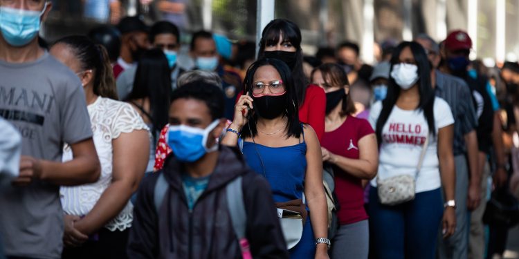 Venezuela desprotegida ante posible llegada de ómicron, afirman opositores