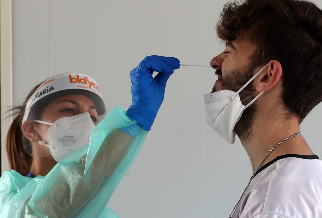 Francia pedirá prueba covid de menos de 48 horas a los viajeros que no vengan de Europa