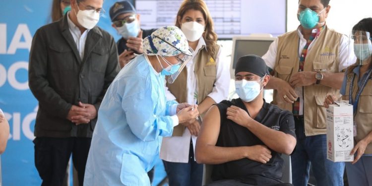 Honduras recibirá más de dos millones de vacunas pediátricas, según Hernández