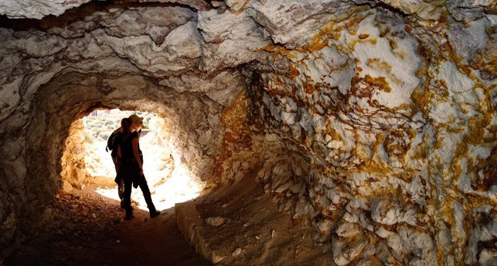 Dos jóvenes mueren soterrados en mina artesanal en Chinandega