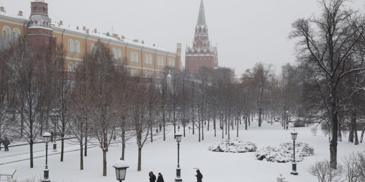 Moscú sufre la mayor nevada de invierno en 72 años