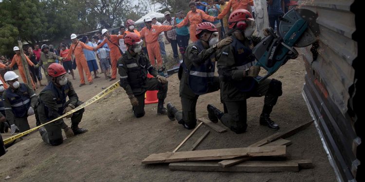Nicaragua simula un terremoto y otros eventos naturales para prevenir desastres.