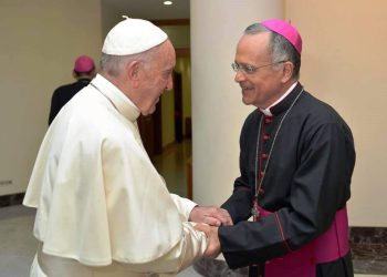 Papa Francisco y monseñor Silvio Báez. Foto/Archivo: Israel González Espinoza/Religión Digital