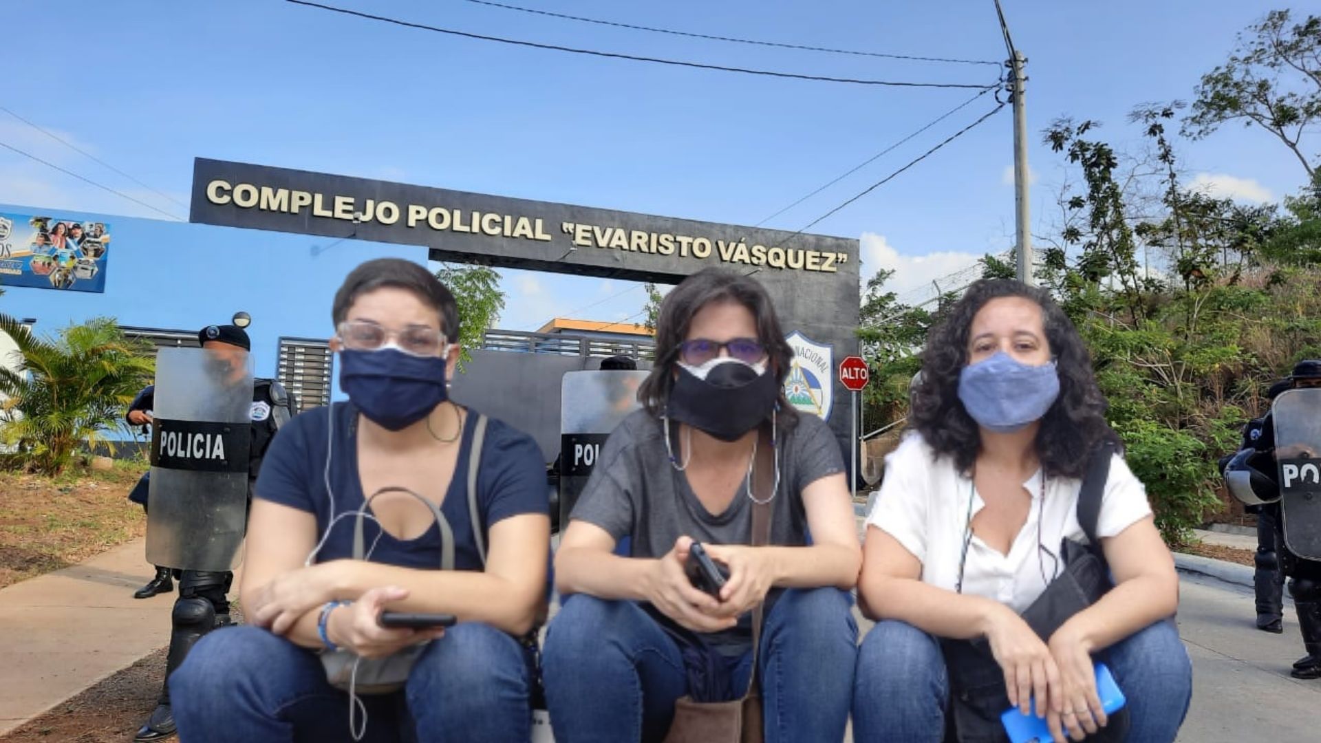 Támara Dávila, Suyen Barahona y Ana Margarita Vijil no podrán despedir el 2021 con sus familias. Imagen: Artículo 66
