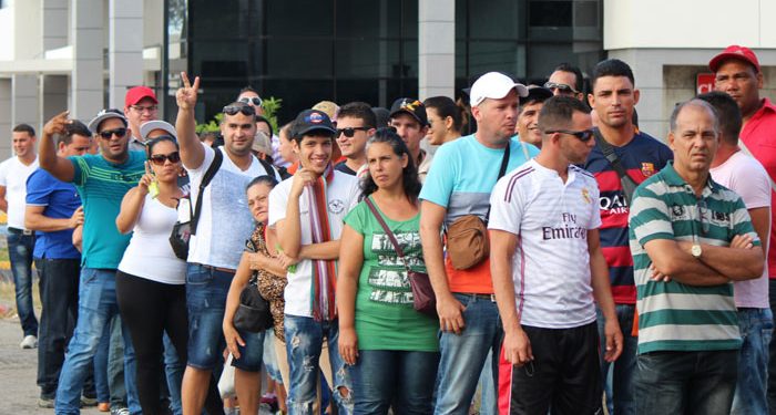 México devuelve a Cuba a 77 migrantes que intentaban llegar a EE.UU.
