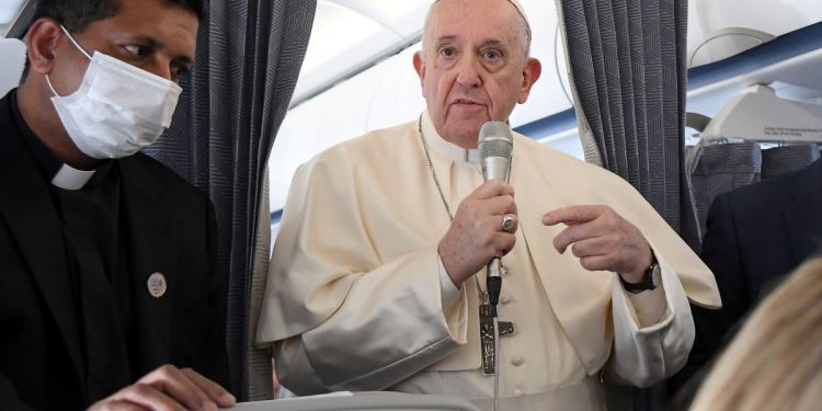 El papa rechaza eliminar la palabra Navidad en un documento de la UE