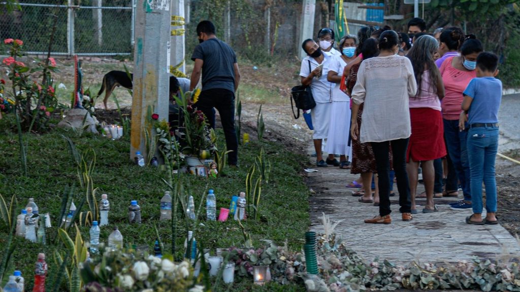 Lugar de accidente en México se convierte en un jardín en honor a migrantes
