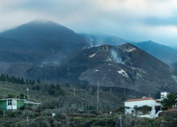 El volcán canario en calma, a dos días de que se declare el fin de su erupción. Foto: Artículo 66 / EFE