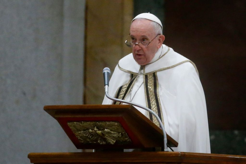 Papa Francisco asegura pagar impuestos "redistribuye la riqueza"