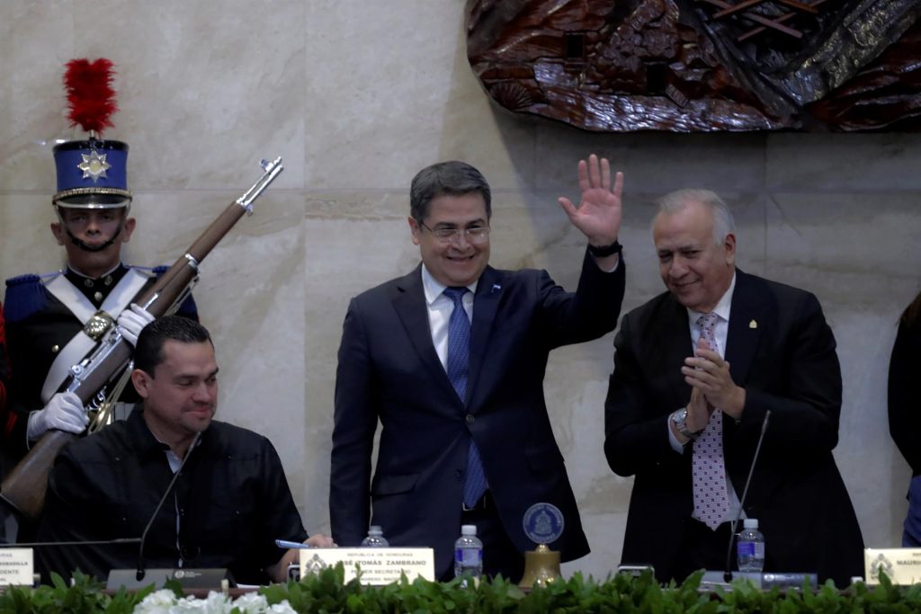 Juan Orlando Hernández se despide del Parlamento hondureño y dice que hizo «justicia social»