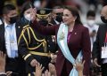 Xiomara Castro toma posesión de la presidencia y lo llama "hecho histórico"