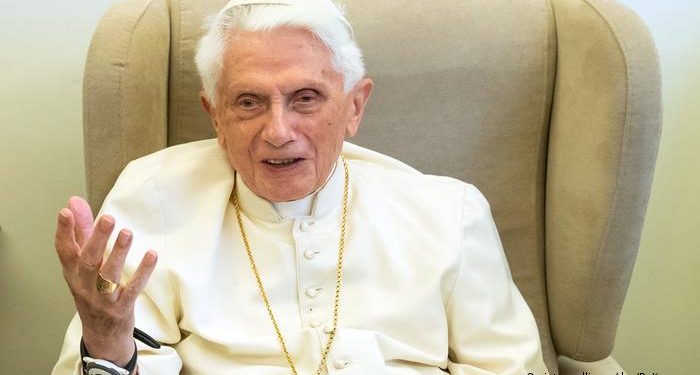 Salud Papa Benedicto XVI