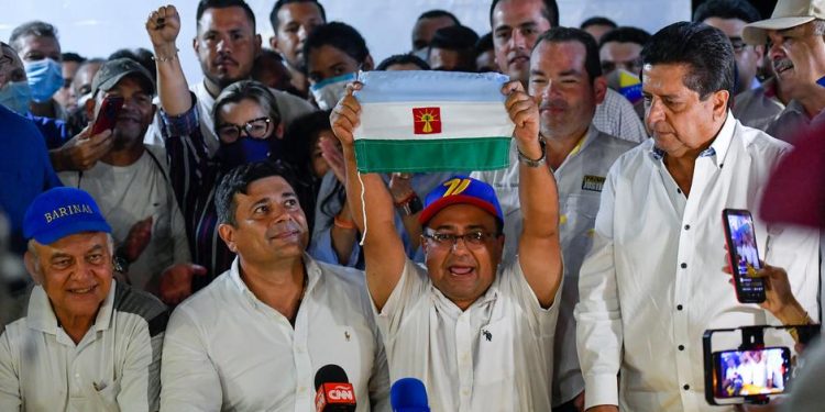 Oposición venezolana vuelve a ganar Gobernación en estado cuna de Chávez