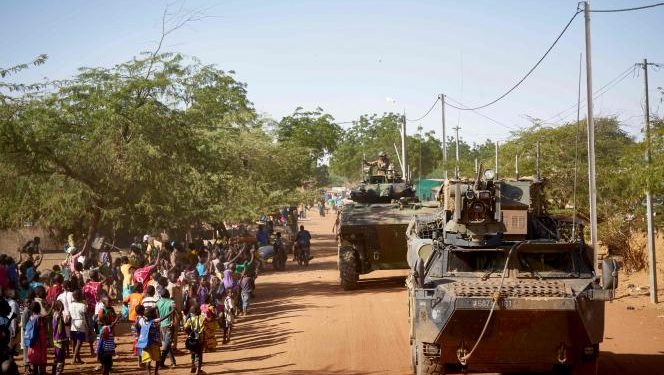Militares dan golpe de Estado en Burkina Faso (África) y disuelven Gobierno