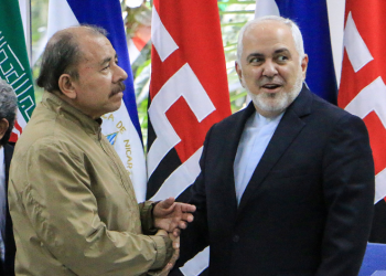Daniel Ortega junto al canciller de Irán, Mohammad Javad Zarif. Foto: Tomada de AFP