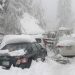 16 turistas mueren congelados en sus vehículos por nevada en Pakistán