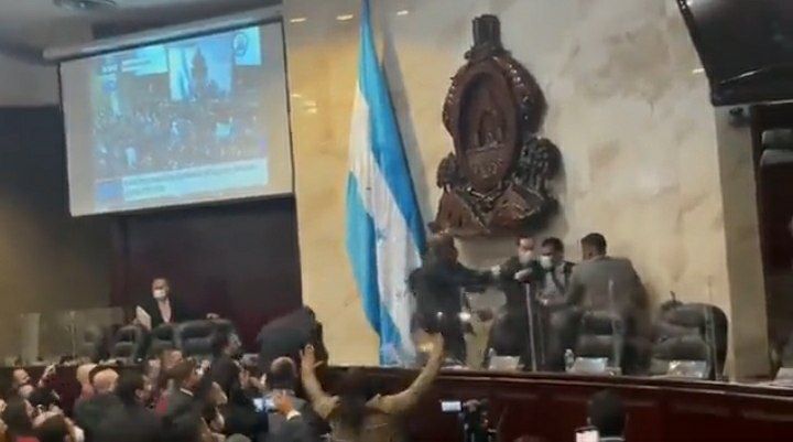 Así queda la junta directiva parlamentaria de Honduras, Castro: 20 diputados me traicionaron!
