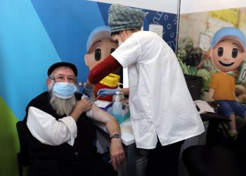 Israel supera el medio millón de vacunados con la cuarta dosis