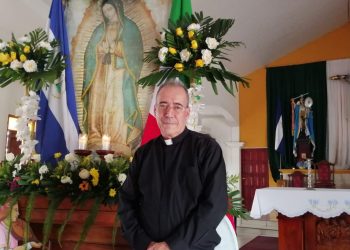Padre Edwing Román llama a orar para que «la avaricia no siga destruyendo» a Nicaragua. Foto: Artículo 66 / Noel Miranda