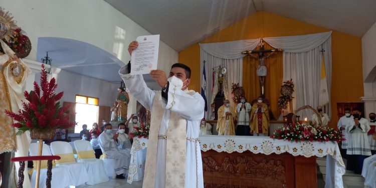 Padre Ramón López se estrena como administrador parroquial de la iglesia San Miguel de Masaya. Foto: Artículo 66 / Noel Miranda