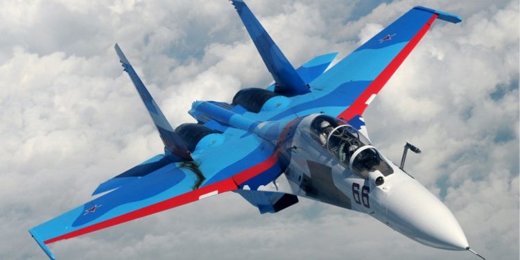 Rusia envía 60 aviones cazabombarderos a zona fronteriza con Ucrania