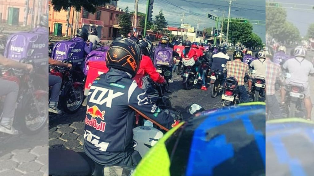 Repartidores de delivery realizan caravana tras muerte de compañero