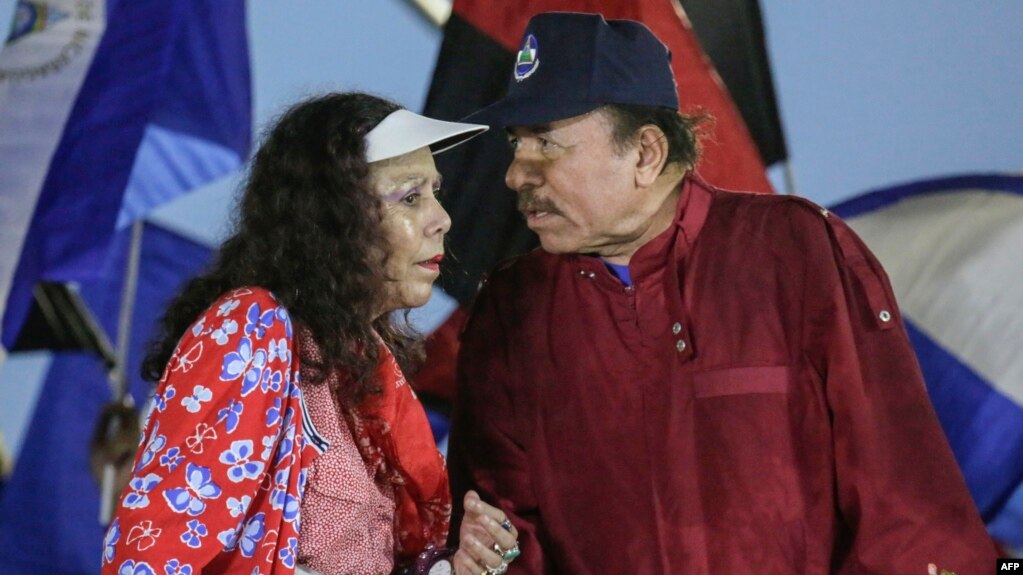 ¿Diálogo, para qué?. Foto: Daniel Ortega y Rosario Murillo. AFP.