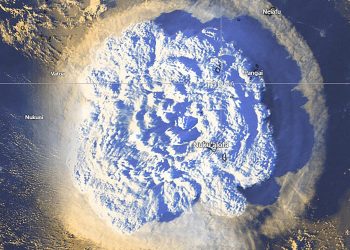 Fotografía satelital facilitada por el Servicio Meteorológico de Tonga, tras la erupción del volcán submarino Ha'apai en el archipiélago de Tonga (en el pacífico sur australiano) . EFE/Servicio Meteorológico de Tonga