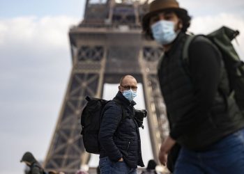 Mascarilla será obligatoria en las calles de Paris, Francia