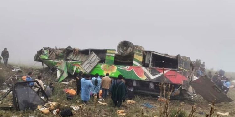 Al menos 20 muertos y 33 heridos tras un accidente de autobús en Perú