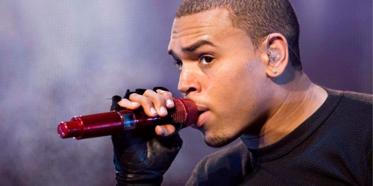 Otra mujer alega que el cantante Chris Brown la drogó y agredió