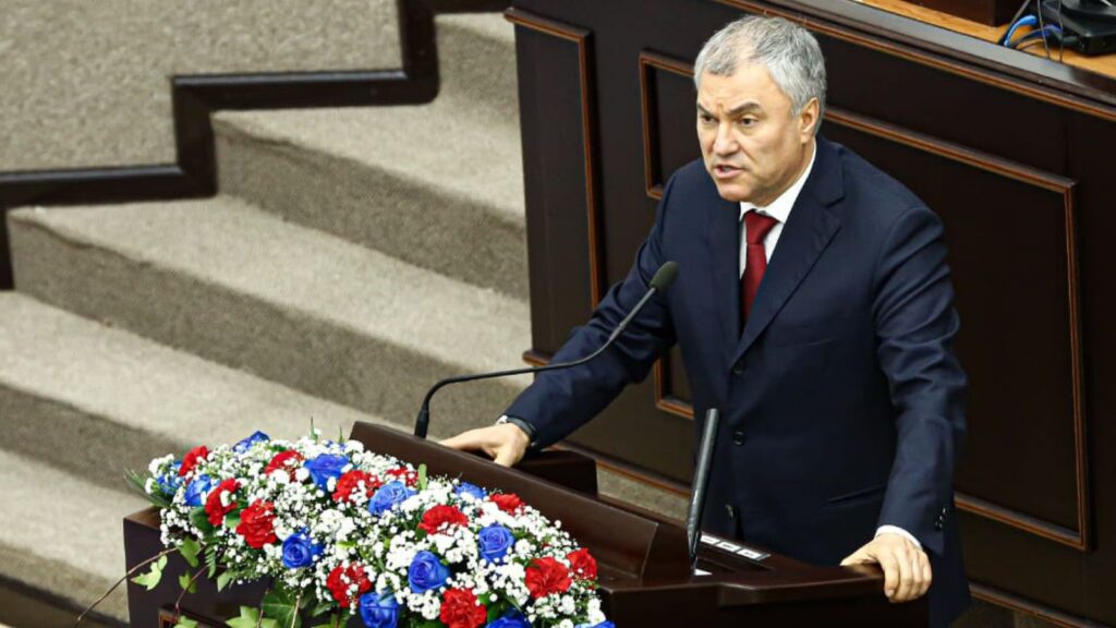 Volodin justifica a Putin. Asegura que Ucrania irrespetó los acuerdos de Minsk y «realizó la política del genocidio»