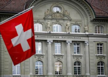 Suiza se une al ataque económico contra Putin y congela sus activos en sus bancos