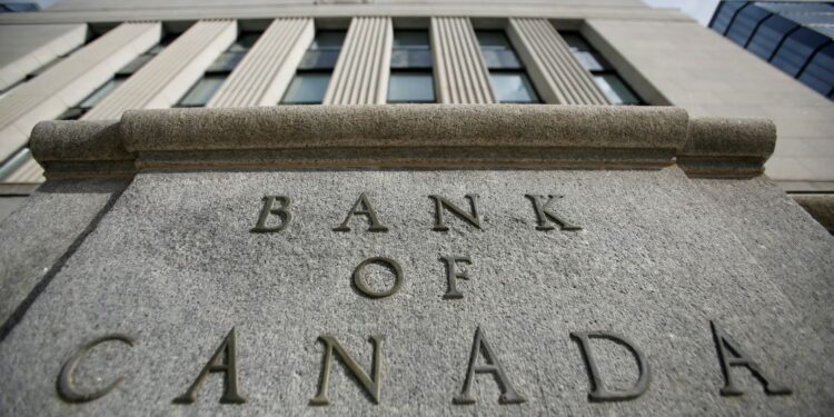 Canadá prohíbe a sus bancos realizar transacciones con Banco de Rusia
