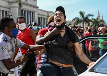 Dictadura cubana encarceló a 1.054 opositores al régimen castrista en 2021, según ONG