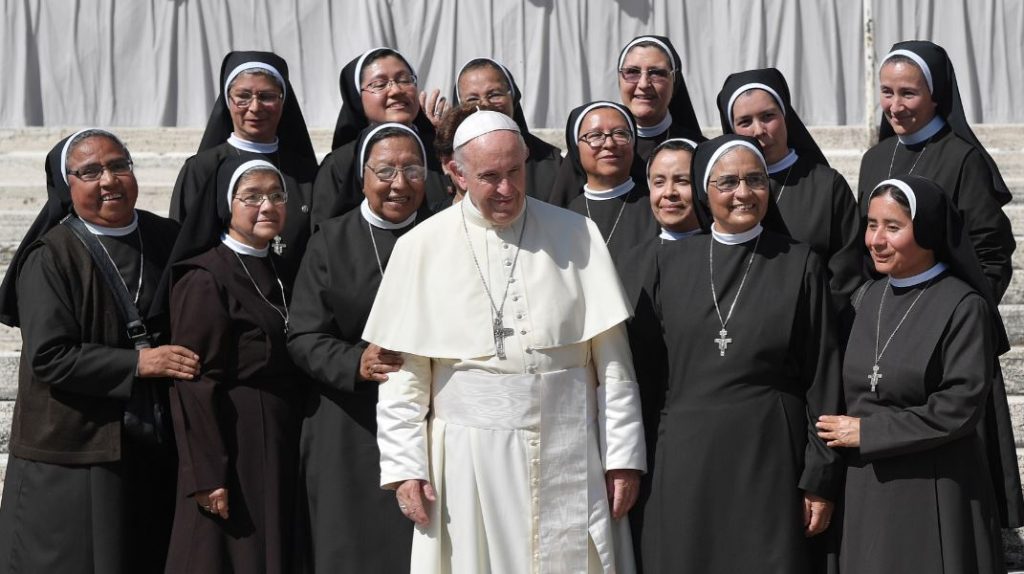Papa pide a las monjas luchar cuando son explotadas dentro de la Iglesia
