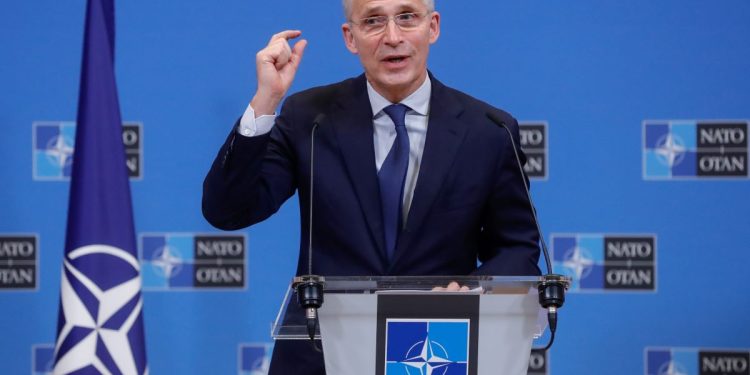 Stoltenberg se refirió a la “reciente declaración" de esas dos potencias en la que, "por primera vez, China se une a Rusia en su petición a la OTAN de que deje de admitir a nuevos miembros".