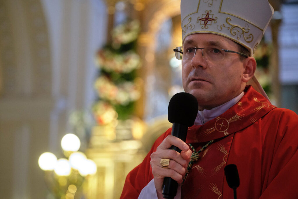 Familiares de presos políticos lamentan que dictadura haya forzado al nuncio a abandonar Nicaragua de «forma abrupta»