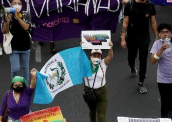 Cientos de jóvenes protestan contra ley Antiaborto en Guatemala
