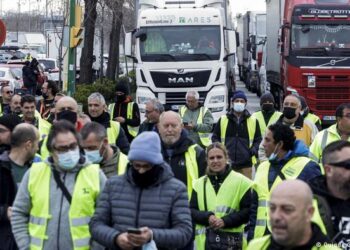 Huelga de Pymes y transportistas podría desabastecer España