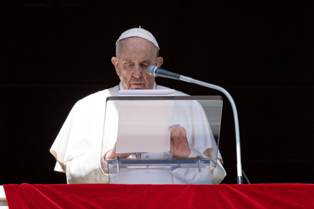 Papa Francisco llama a detener la "masacre" e "inaceptable agresión" en Ucrania