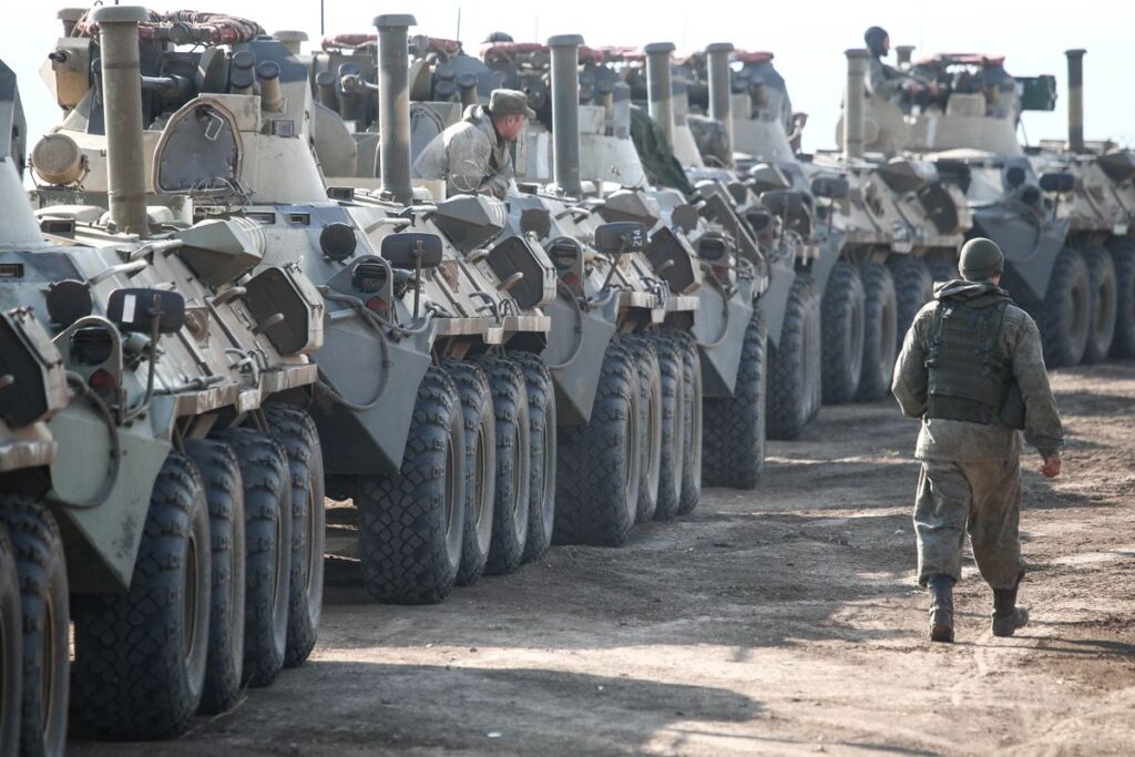 Ejército ruso retrocede en algunas zonas en Ucrania, según autoridades