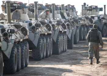 Ejército ruso retrocede en algunas zonas en Ucrania, según autoridades