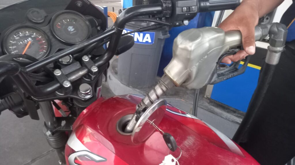 Nueva paliza en los combustibles, tras su séptima semana de alza. Foto: Artículo 66 / Noel Miranda