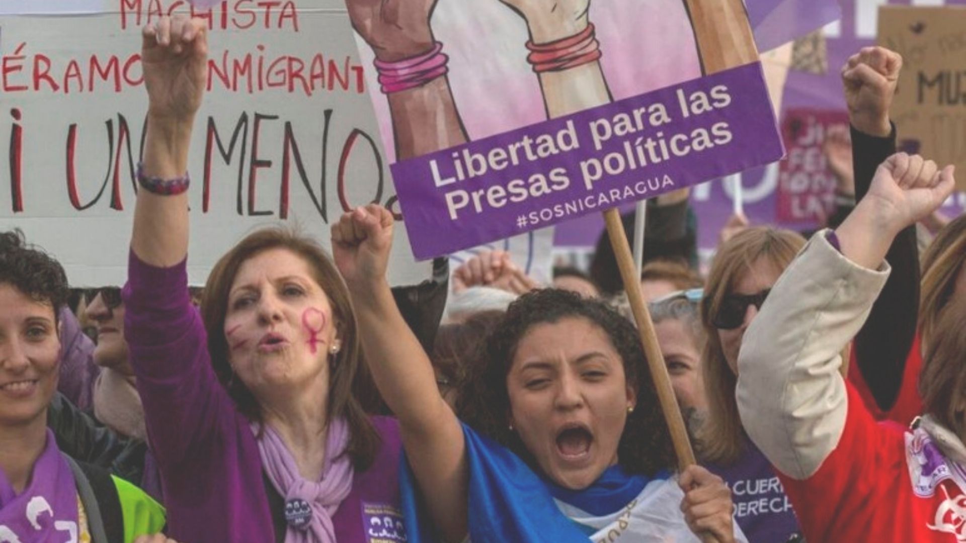 В мексике заехал в толпу феминисток. Феминистки в Испании. Акция феминисток в Испании. Мадрид феминистки. Испанские ультраправые.